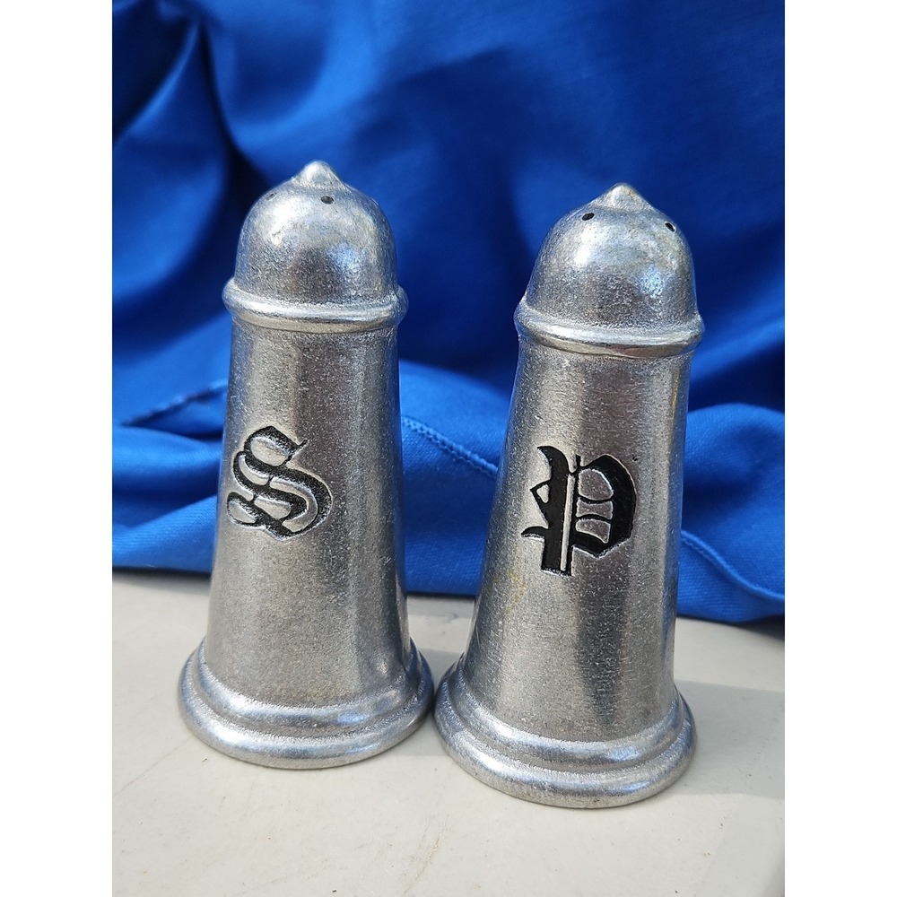Vintage Pewter WILTON Armetale Salt & Pepper Shakers Plough Tavern Old World 4"